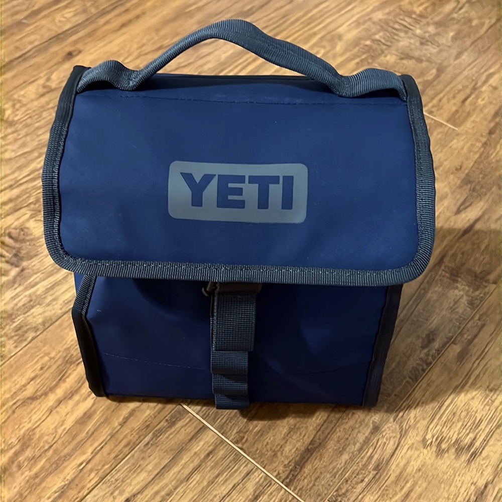 YETI Daytrip lunch bag. Navy blue. Clean and good condition